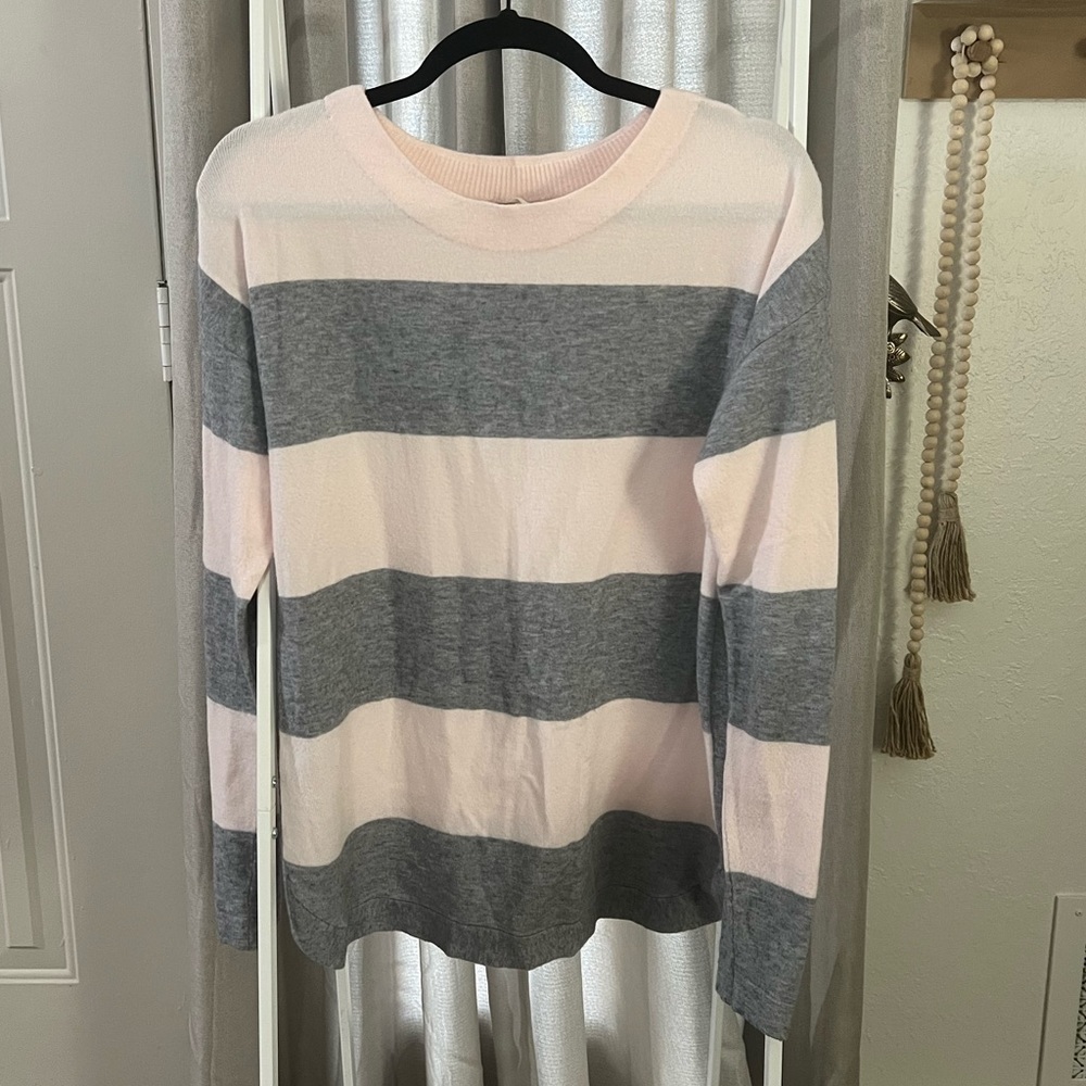 Kasia Color Blocked Curved Hem Pullover